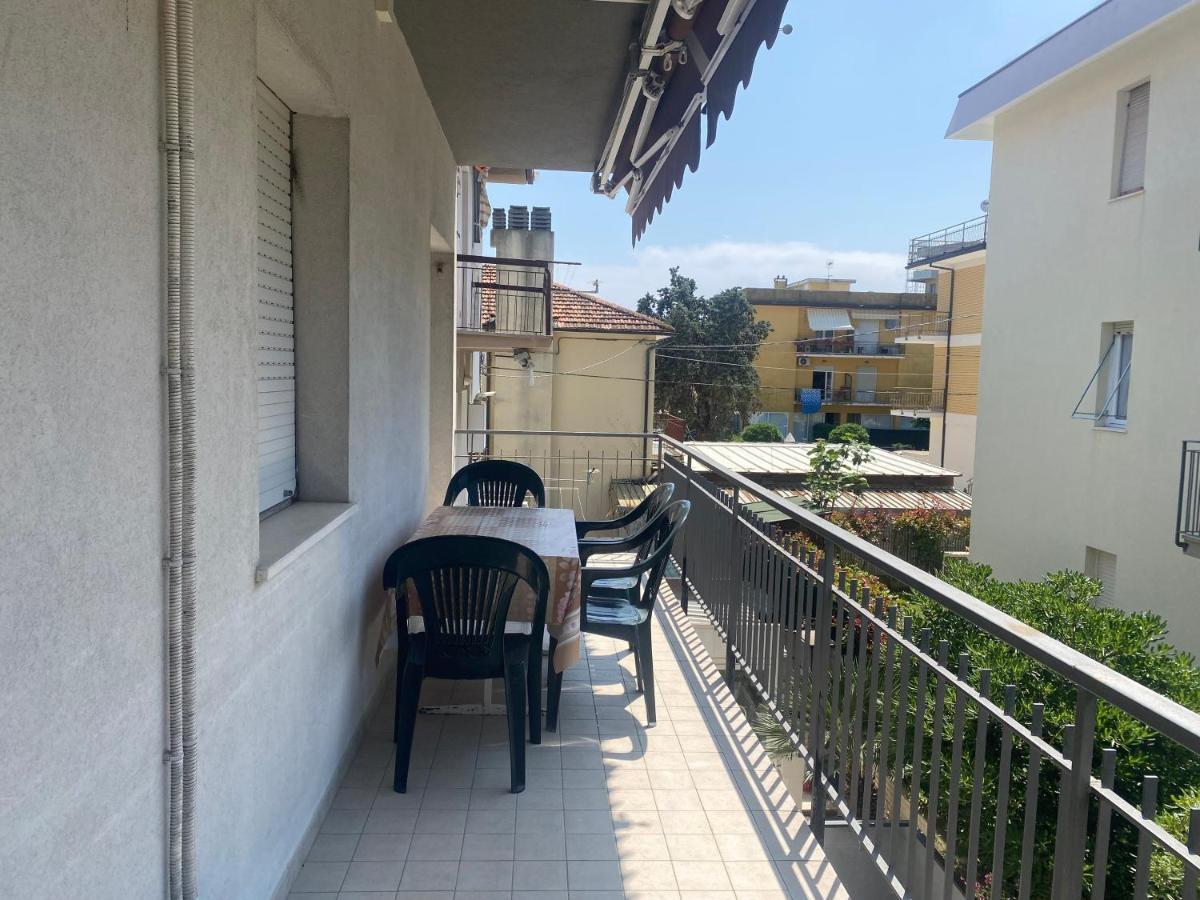 Via Pesaro A/C Appartement Marcelli Buitenkant foto